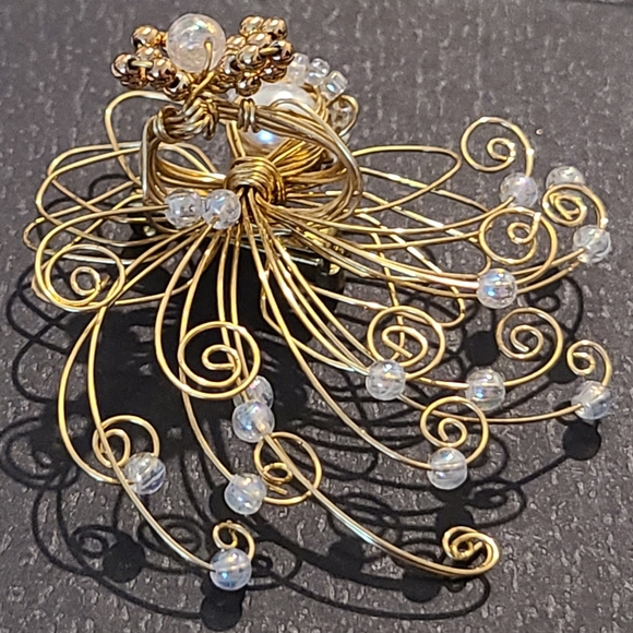 VINTAGE GOLD GLASS SEED BEADS & FAUX PEARL WIRE WORK GUARDIAN ANGEL HALO BROOCH - Picture 7 of 15